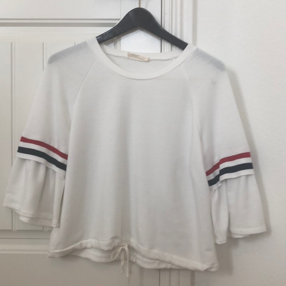 white t shirt with bell sleeves